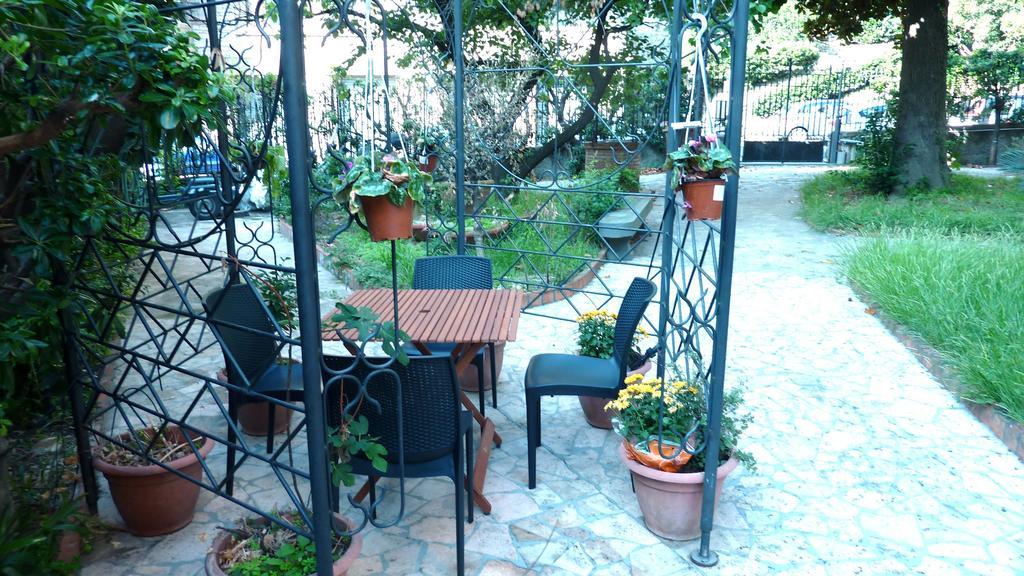 Un Giardino A Due Passi Dal Mare Apartment Специя Стая снимка